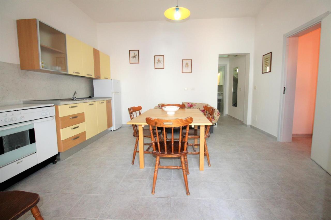 Apartamento Trilocale Arancione Climatizzato Con Terrazza Panoramica Torre San Giovanni Exterior foto